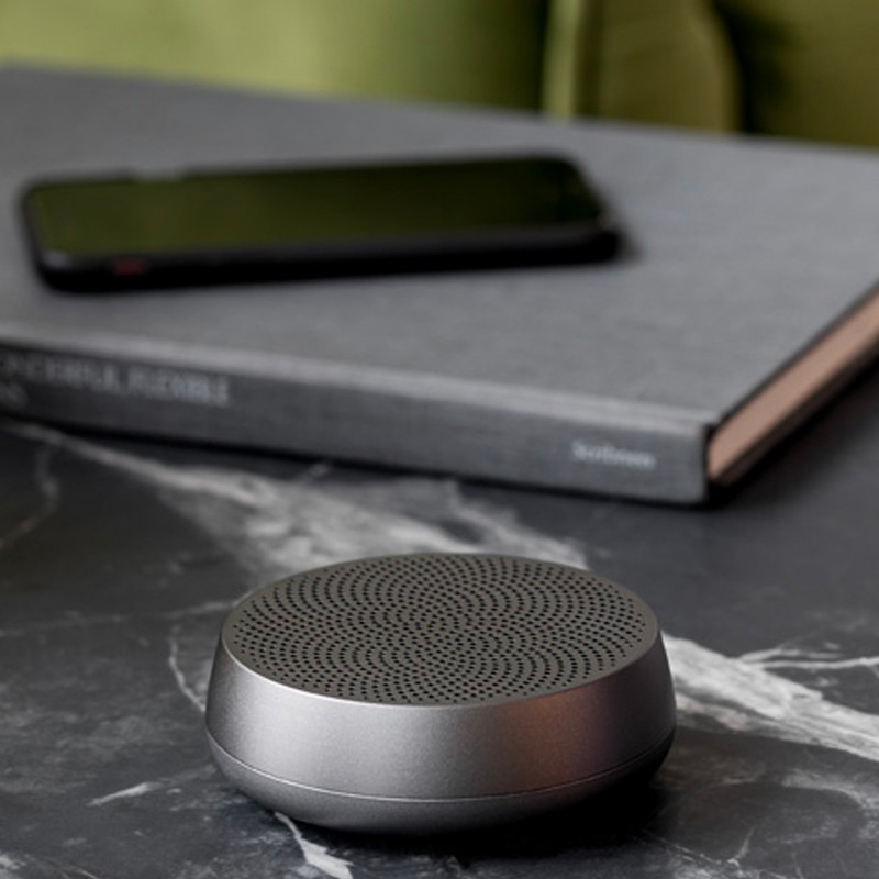 Enceinte nomade plate de Lexon en gris